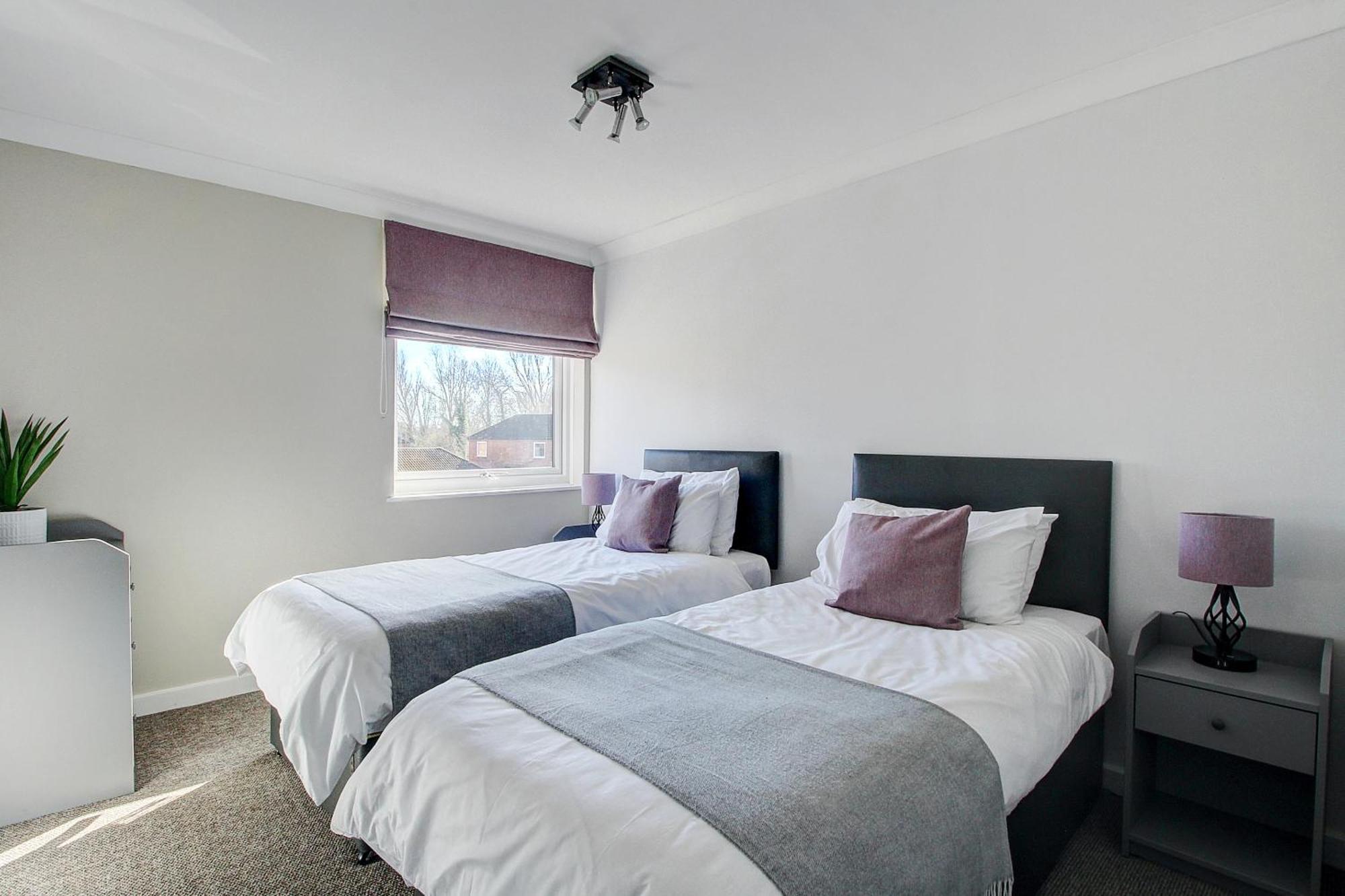 2 Minutes From Mk Central By Car- 2 Bed Apartment - 2 Free Parking Spaces- Hosted By Stayinmk Milton Keynes Exterior photo